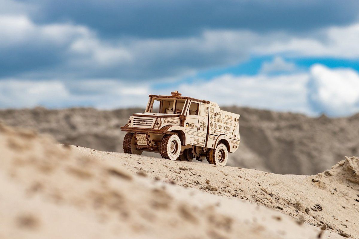 Сборная модель из дерева 3D EWA МАЗ-6440RR (заводной)