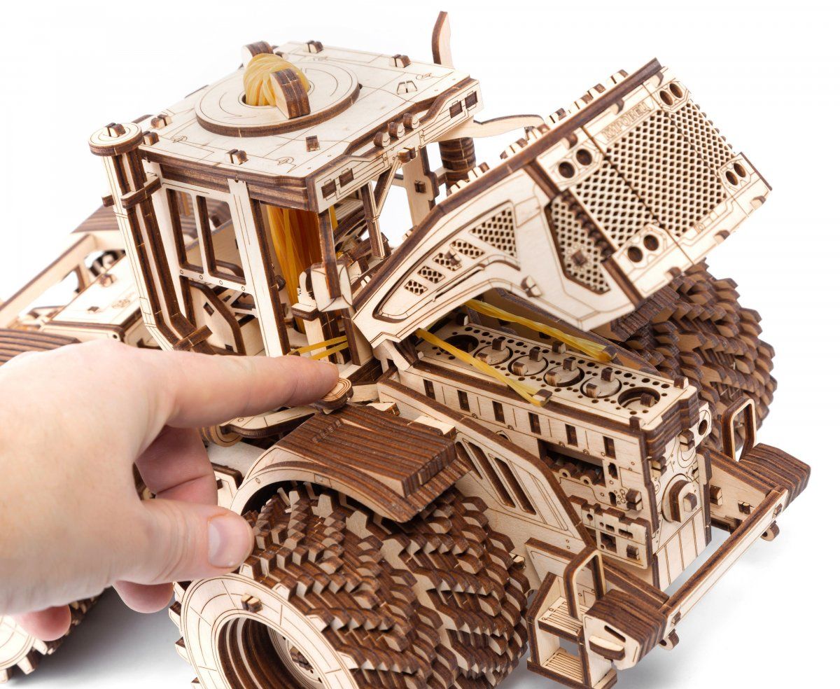 Конструктор деревянный 3D EWA Трактор Кировец К-7М