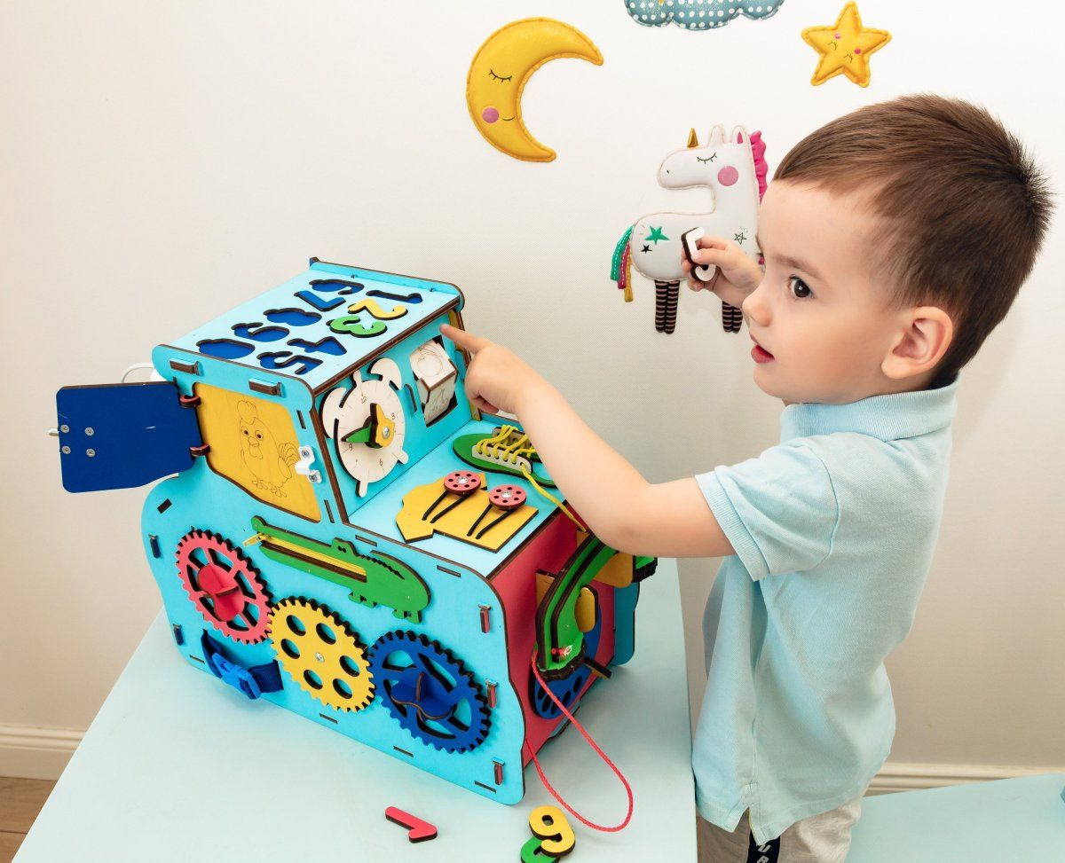 Бизиборд деревянный, бизидом развивающий EWA Трактор