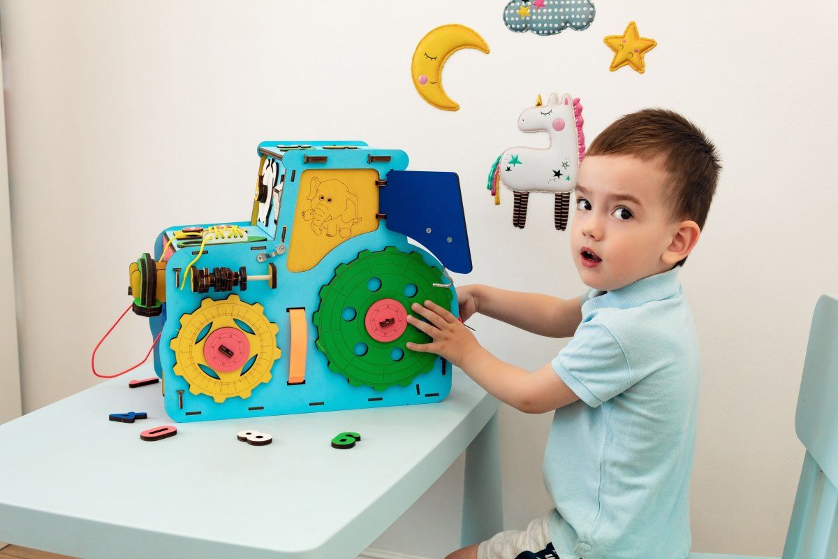 Бизиборд деревянный, бизидом развивающий EWA Трактор