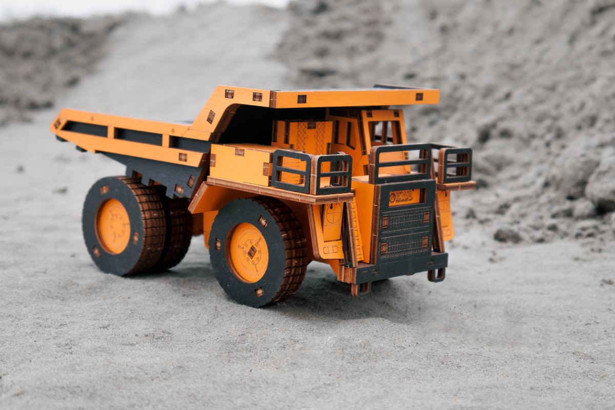 Сборная модель автомобиля EWA Карьерный самосвал