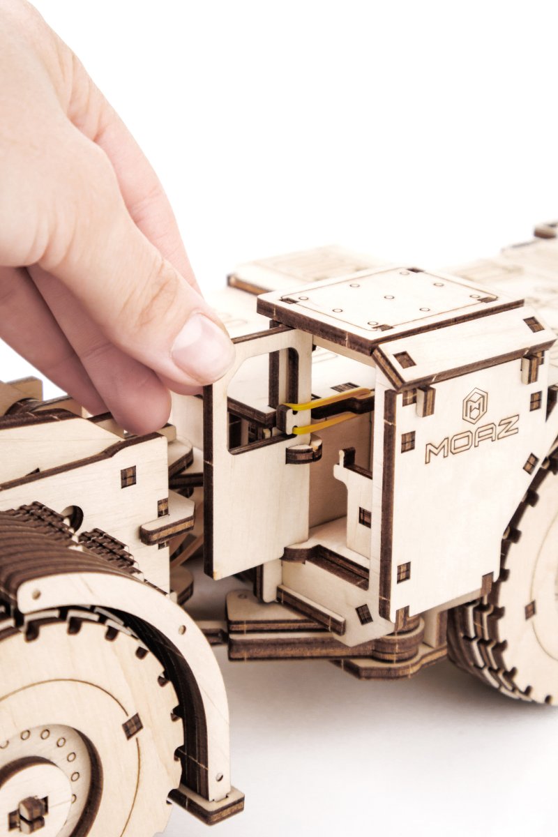 Механическая сборная модель EWA Погрузочная машина МоАЗ 4075