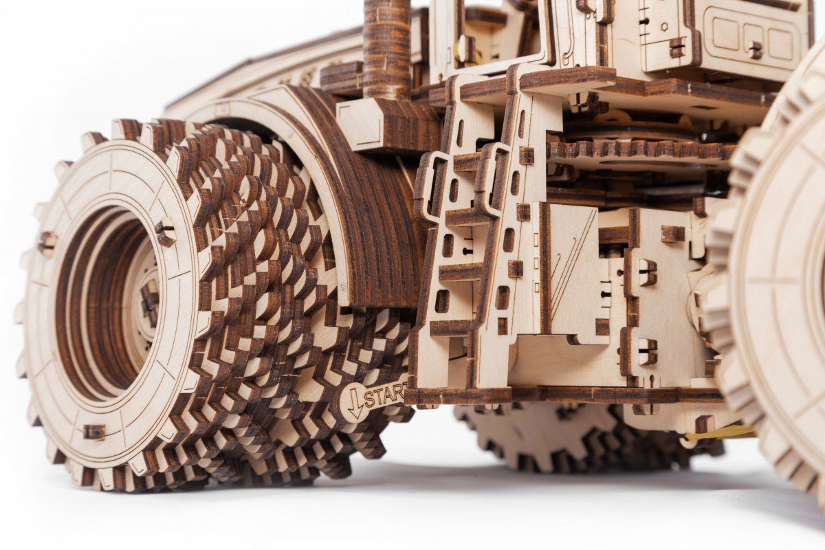 Конструктор деревянный 3D EWA Трактор Кировец К-7М