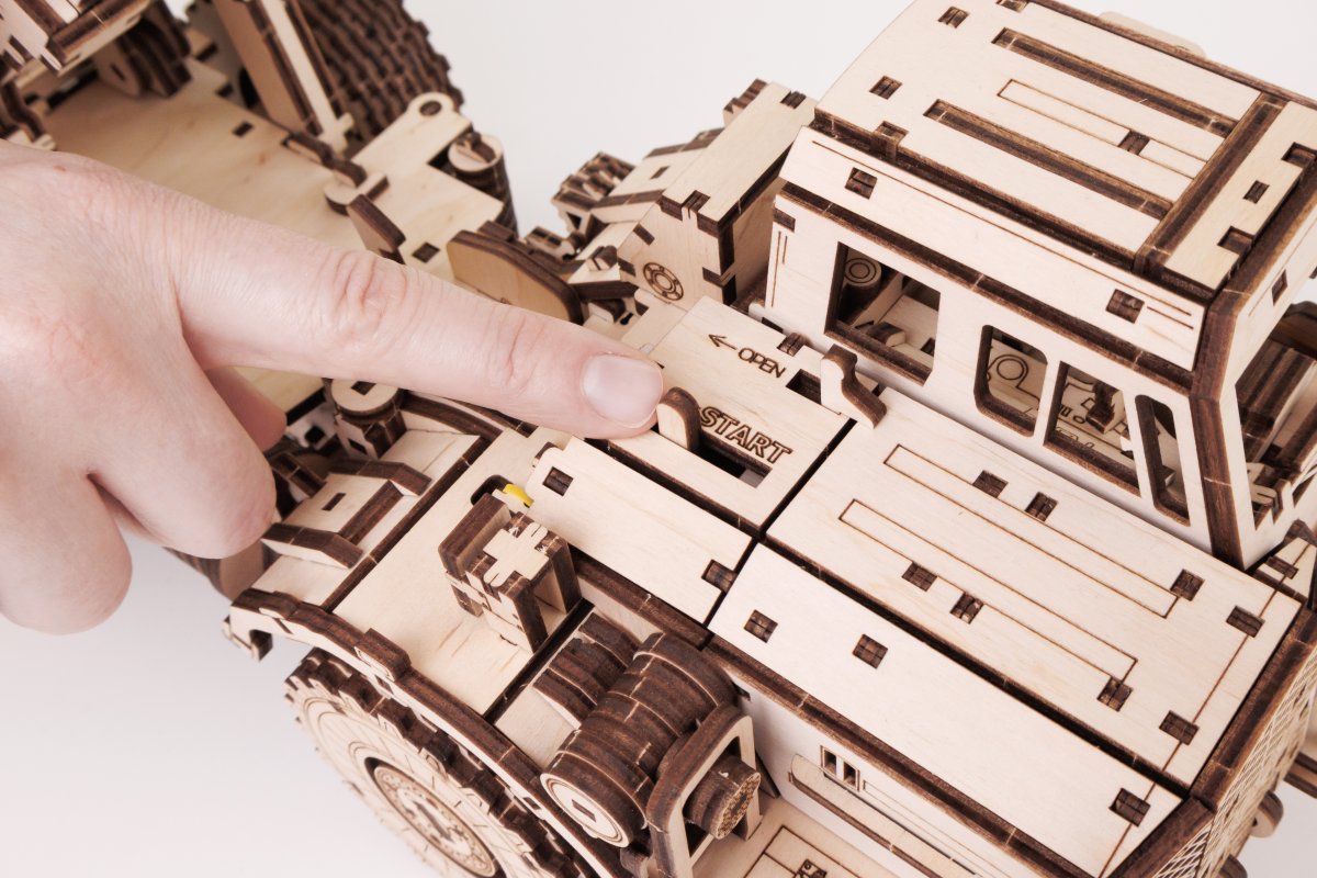 Механическая сборная модель EWA МоАЗ 75053