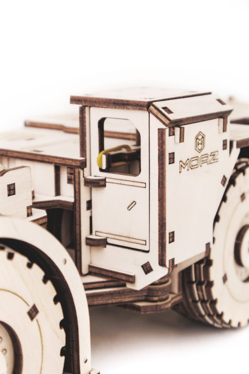 Механическая сборная модель EWA Погрузочная машина МоАЗ 4075