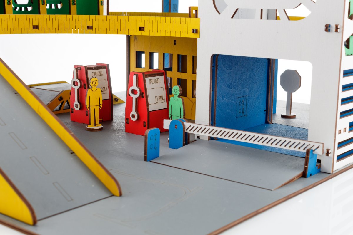 Парковка для машинок деревянная большая EWA