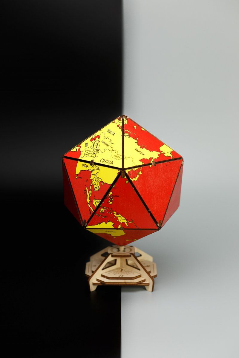 Конструктор деревянный 3D EWA Глобус Икосаэдр с секретом (шкатулка, сейф) красный