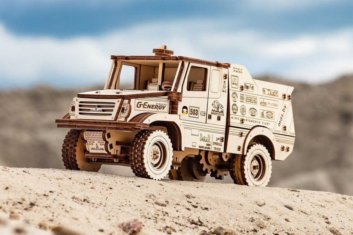 Сборная модель из дерева 3D EWA МАЗ-6440RR (заводной)