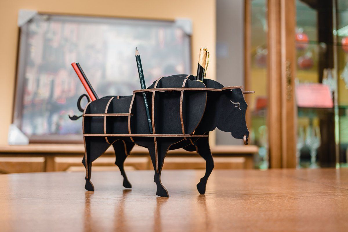 Сборная модель EWA Design Настольный органайзер Бык