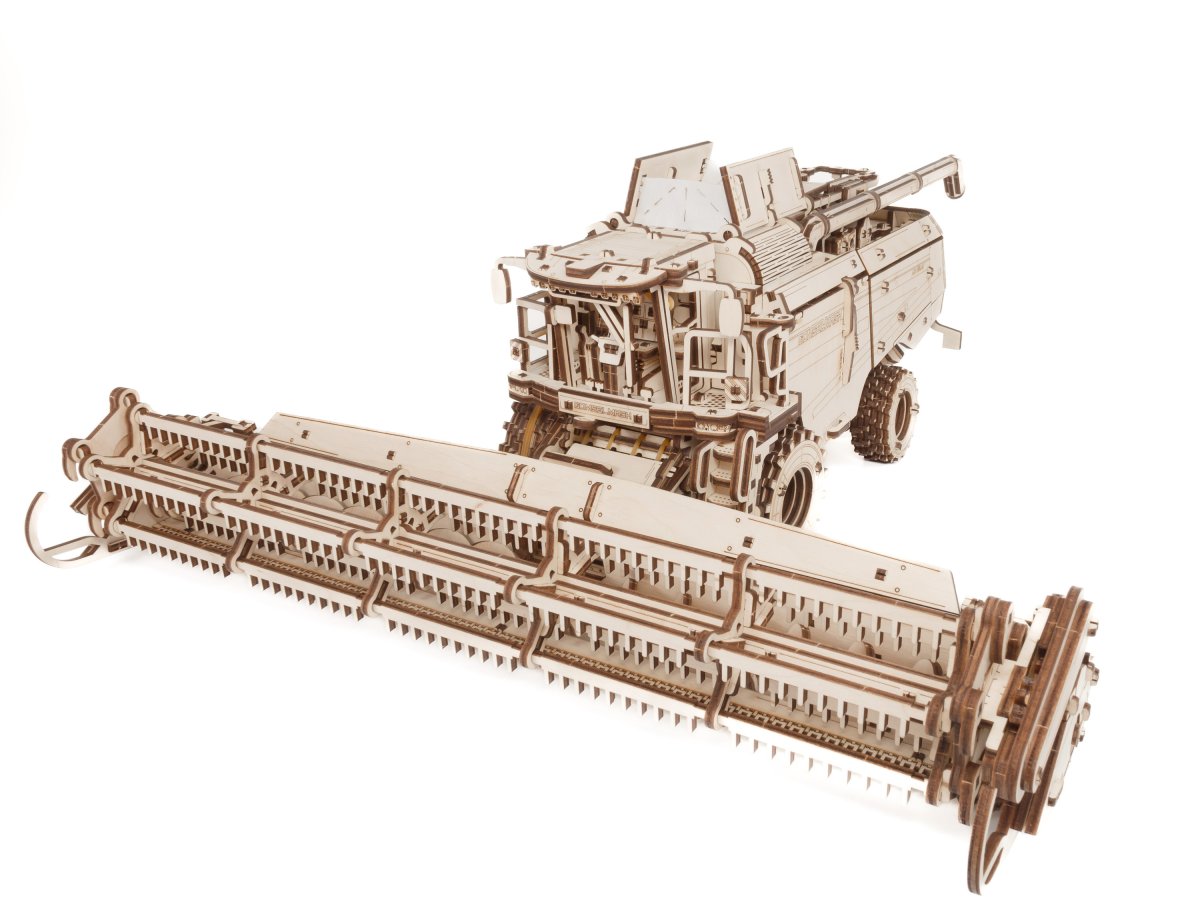 Сборная модель из дерева EWA Комбайн с жаткой